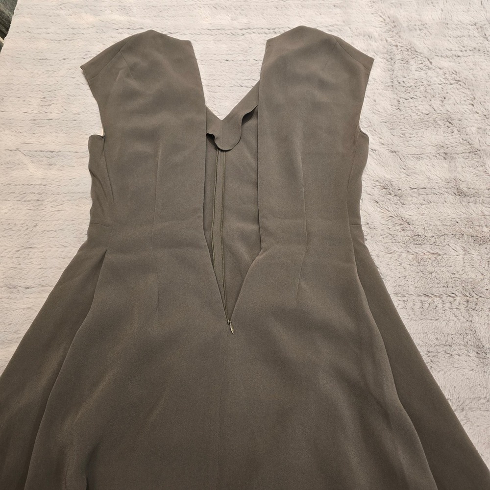 Theory Pleated Cap Sleeve Dress Classic Crepe Olive Brown V-Neck Size 6 I0709602 - Picture 5 of 5